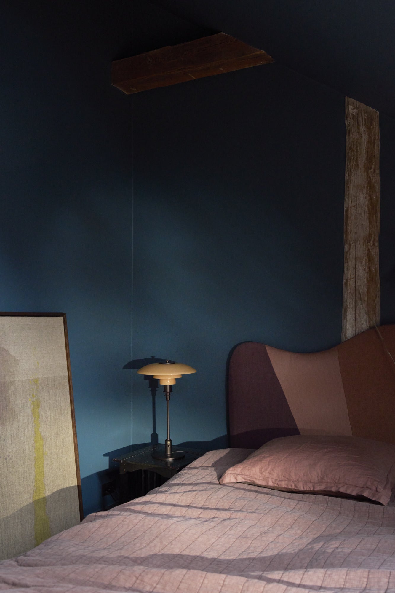 PH 3/2 Dusty Terracotta bordlampe fra Louis Poulsen som stemningsfuld belysning i moderne indretning – Limited Edition 2025