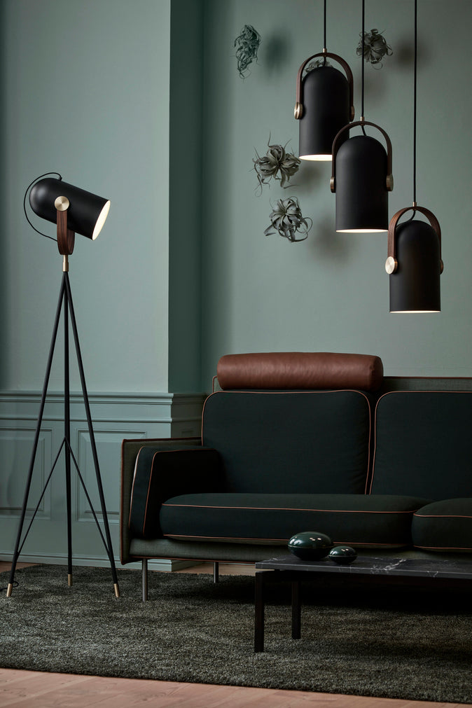 LE Klint carronade medium i klase med Carronade gulvlampe fra Le klint i sort