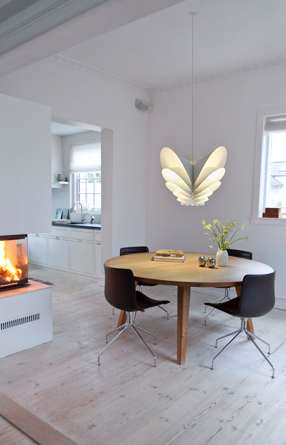 Hvid FLORA FOLIO 650P fra Piet Hein – perfekt til spisestuen