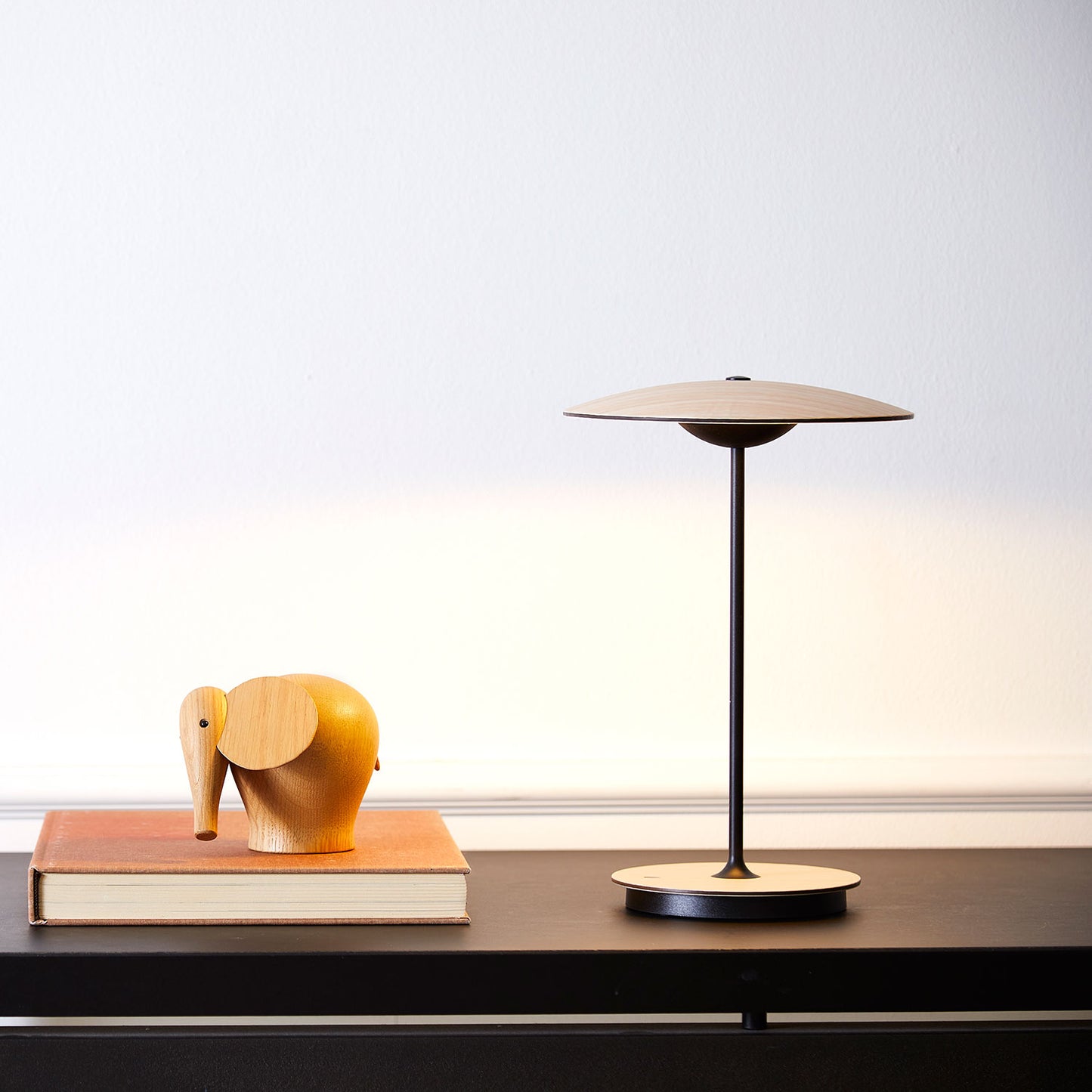 Marset Ginger 20 M genopladelig bordlampe - Eg