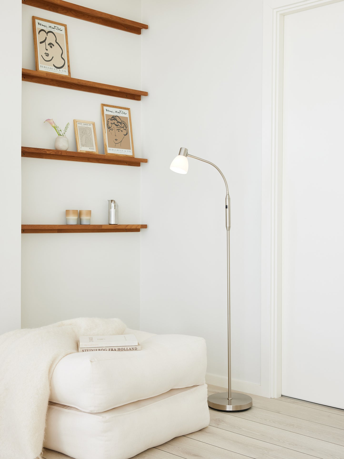 Halo Design Hudson Golvlampa Glas 1L - Borstat stål/Opal