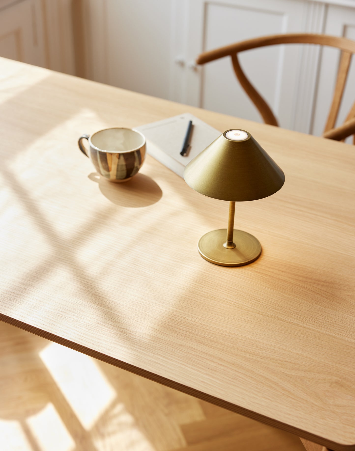 Halo Design Cozy Bordslampa Uppladdningsbar Ø19 - Antik Mässing