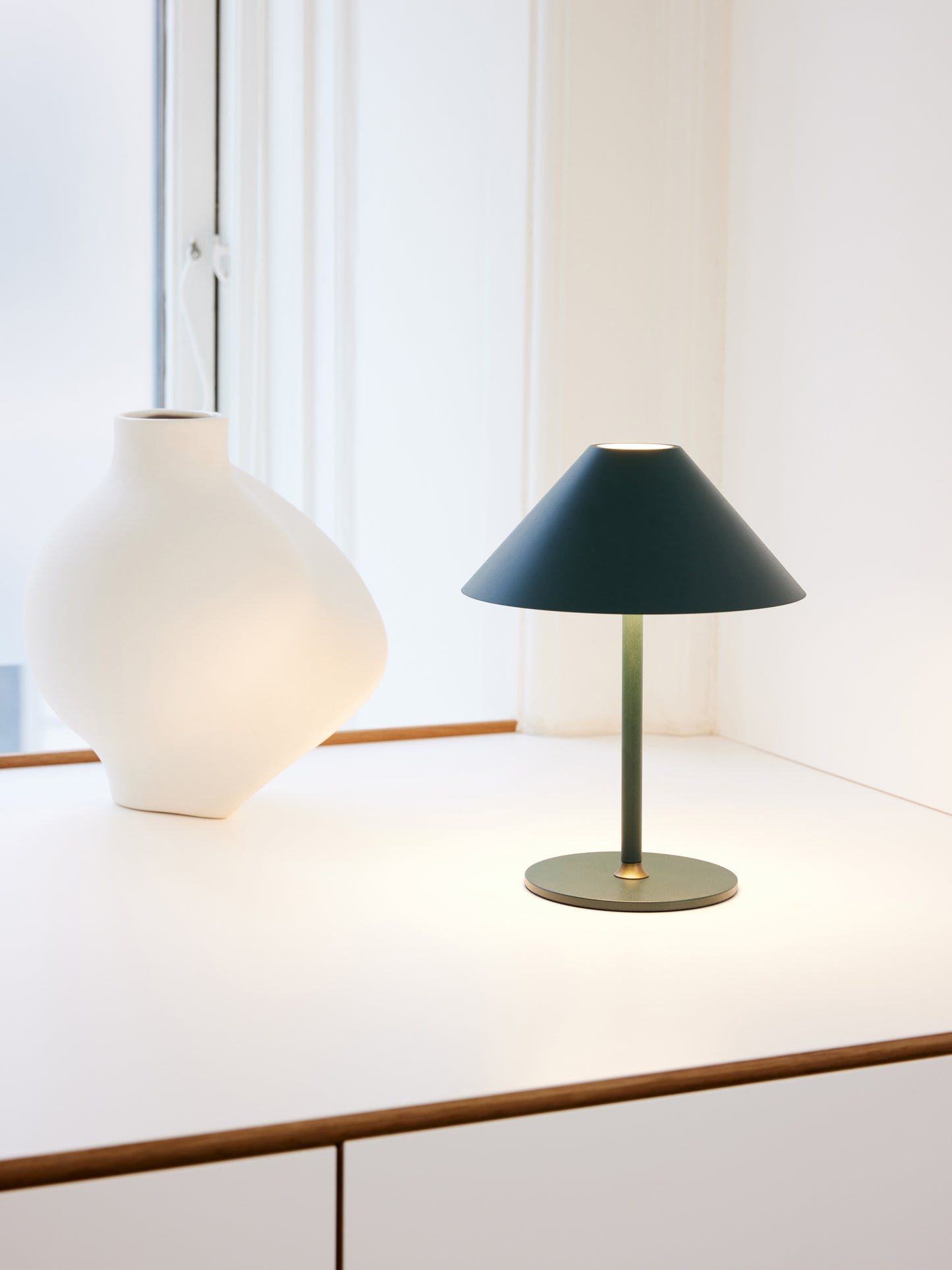 Halo Design Hygge Bordlampe Genopladelig Ø15 - Grafit Sort