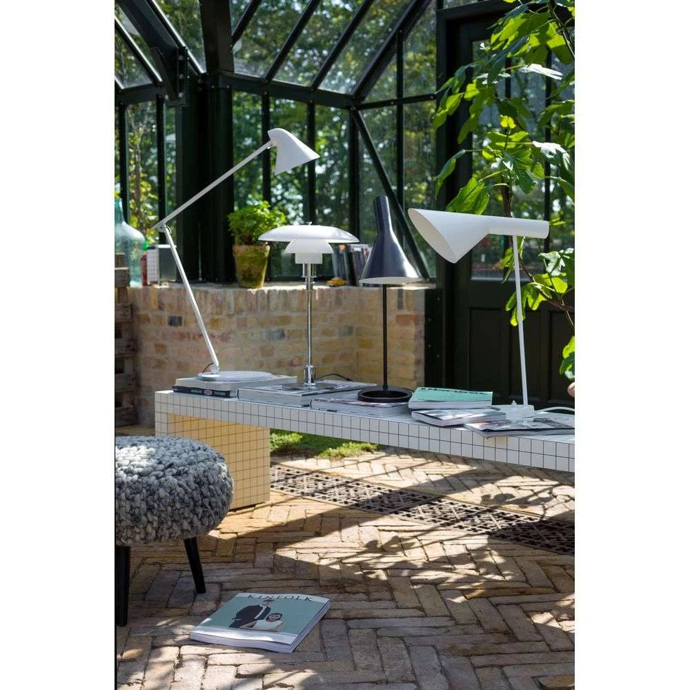 Louis Poulsen NJP Bordslampa m/fot Vit
