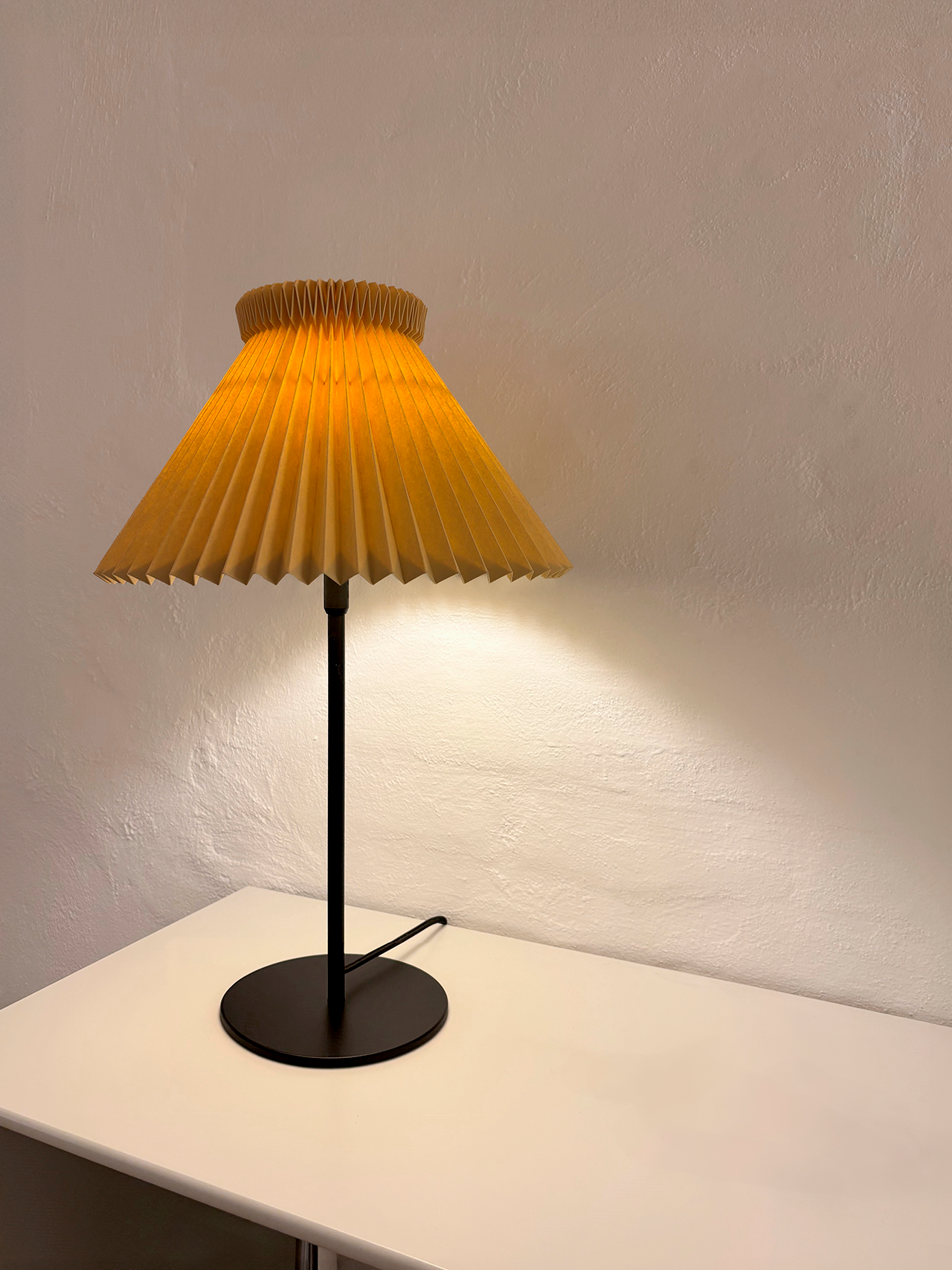 Le Klint Bordlampe Model 334 - Sort/Buttermilk