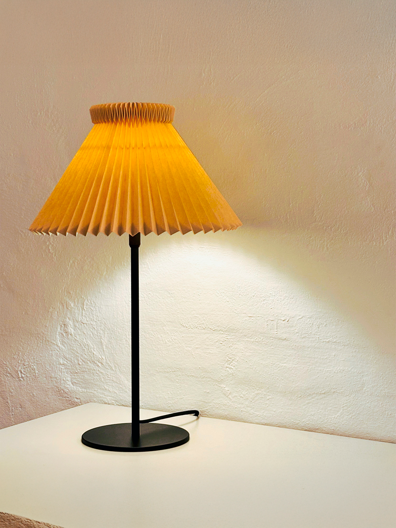 Le Klint Bordlampe Model 334 - Sort/Buttermilk