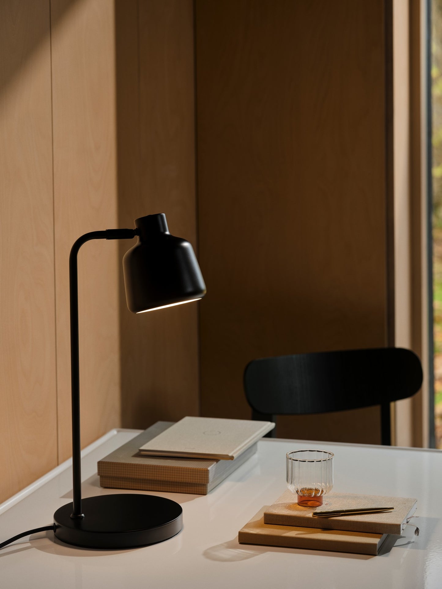 Louella - Bordlampe - Sort