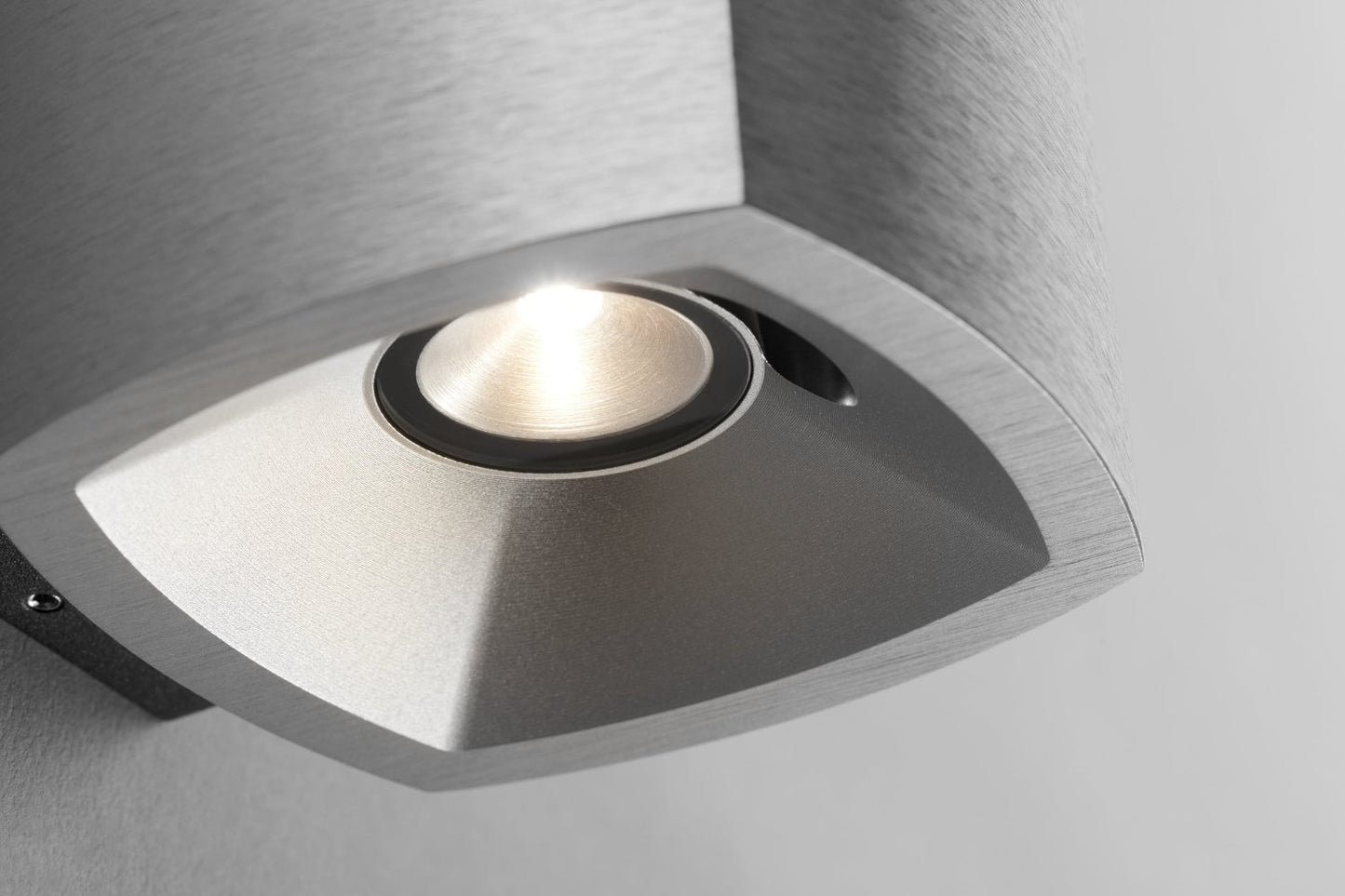 Titanium væglampe light point