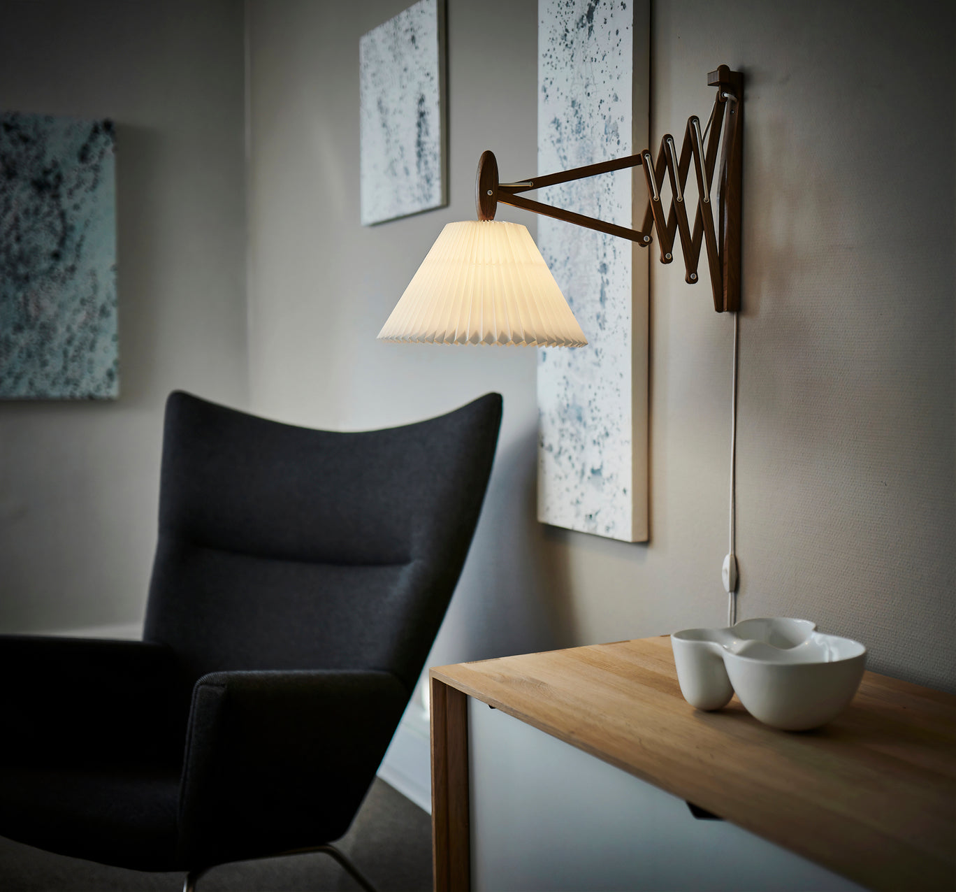 Saxlampe fra Le Klint på væg