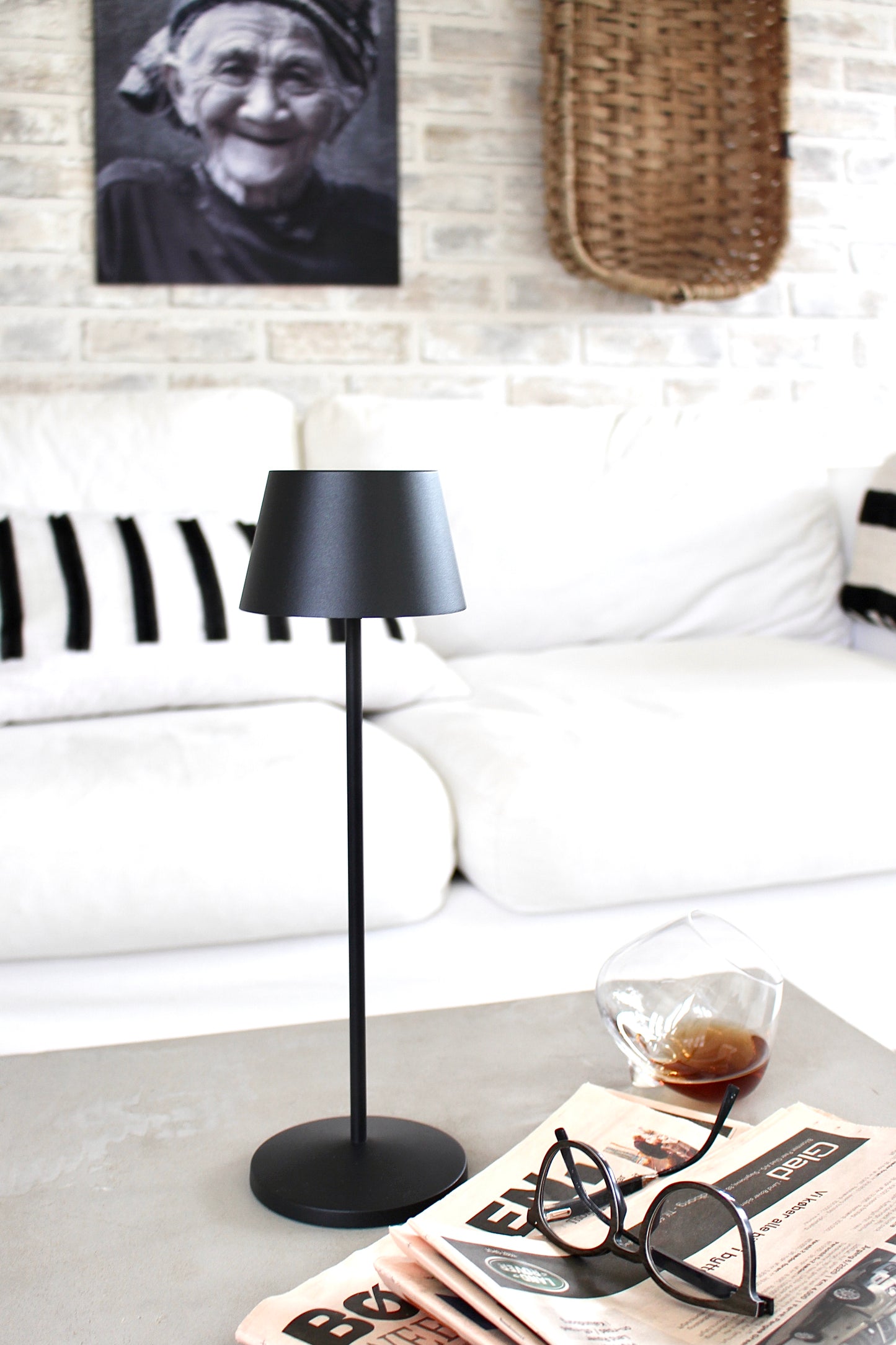 LOOM Design - MODI genopladelig bordlampe - sort