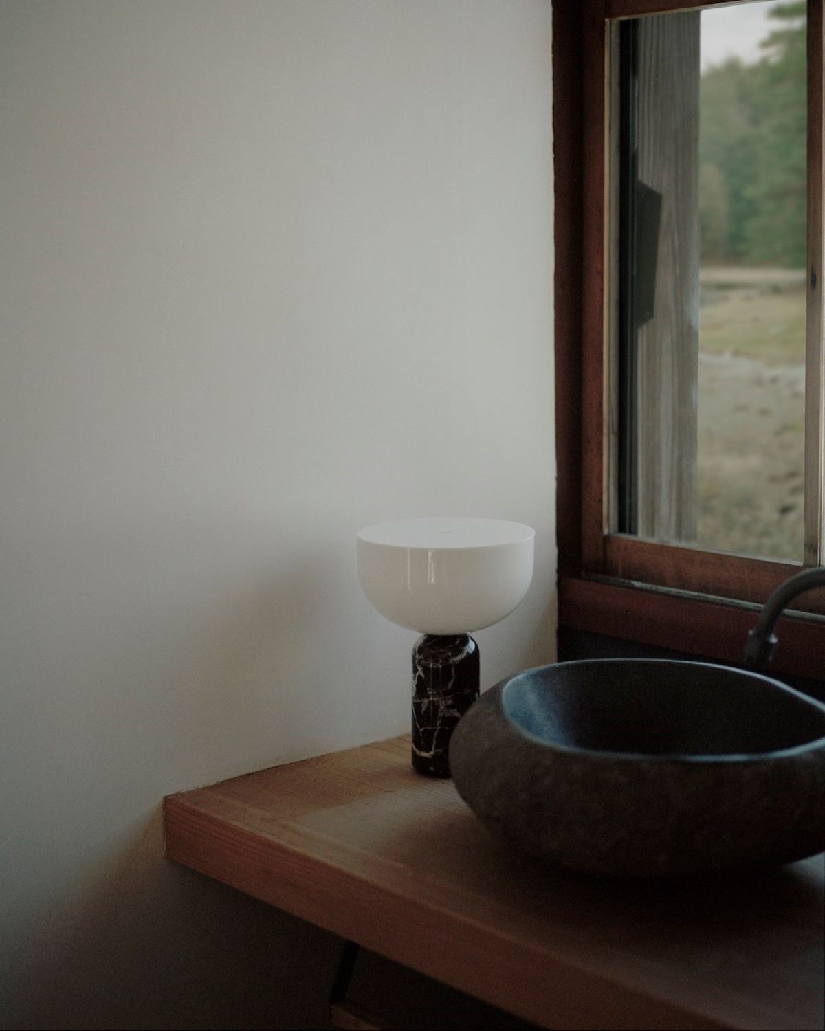 New Works Kizu Genopladelig Bordlampe - Rosso Levanto Marmor