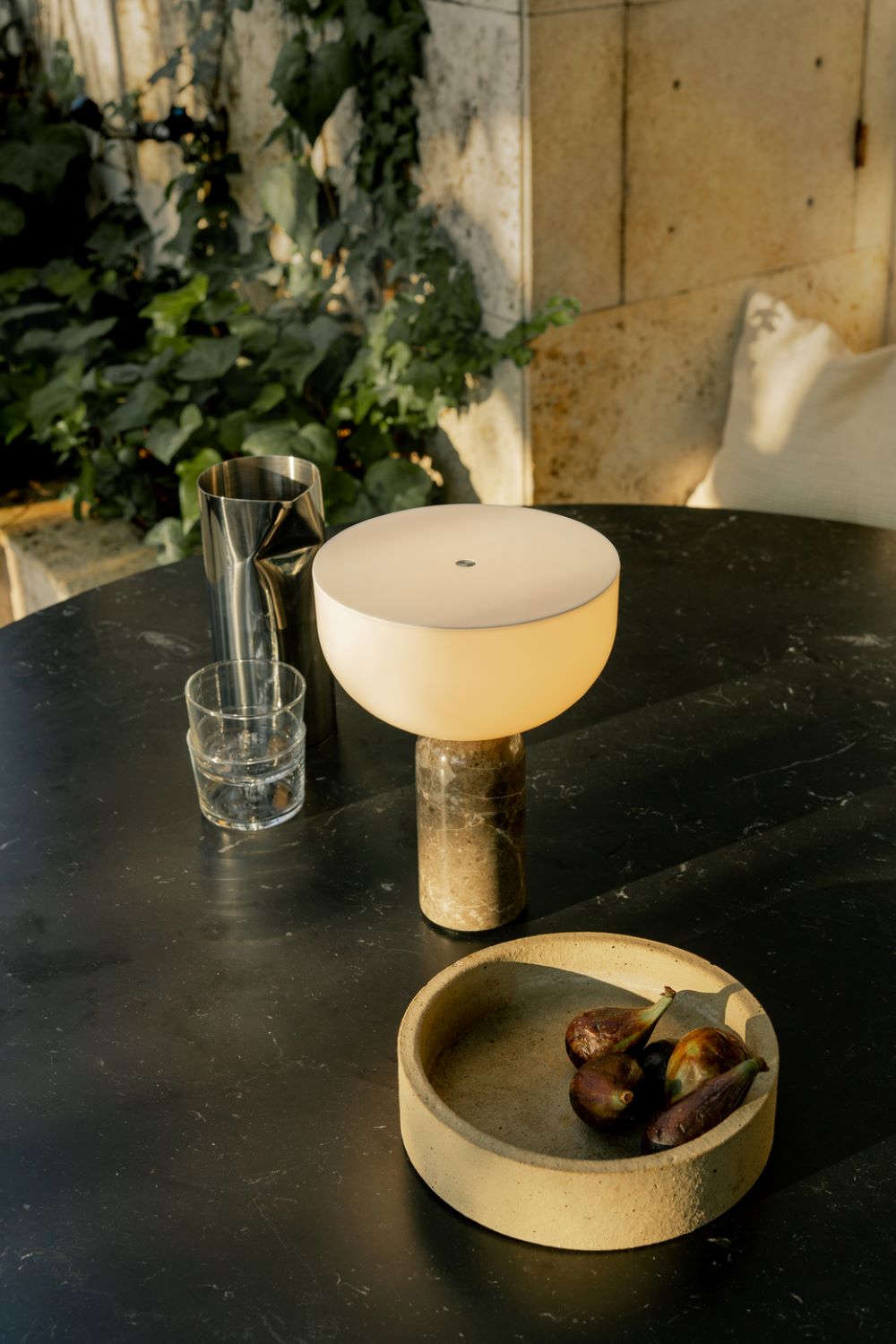 New Works Kizu Genopladelig Bordlampe - Gris Du Marais Marmor