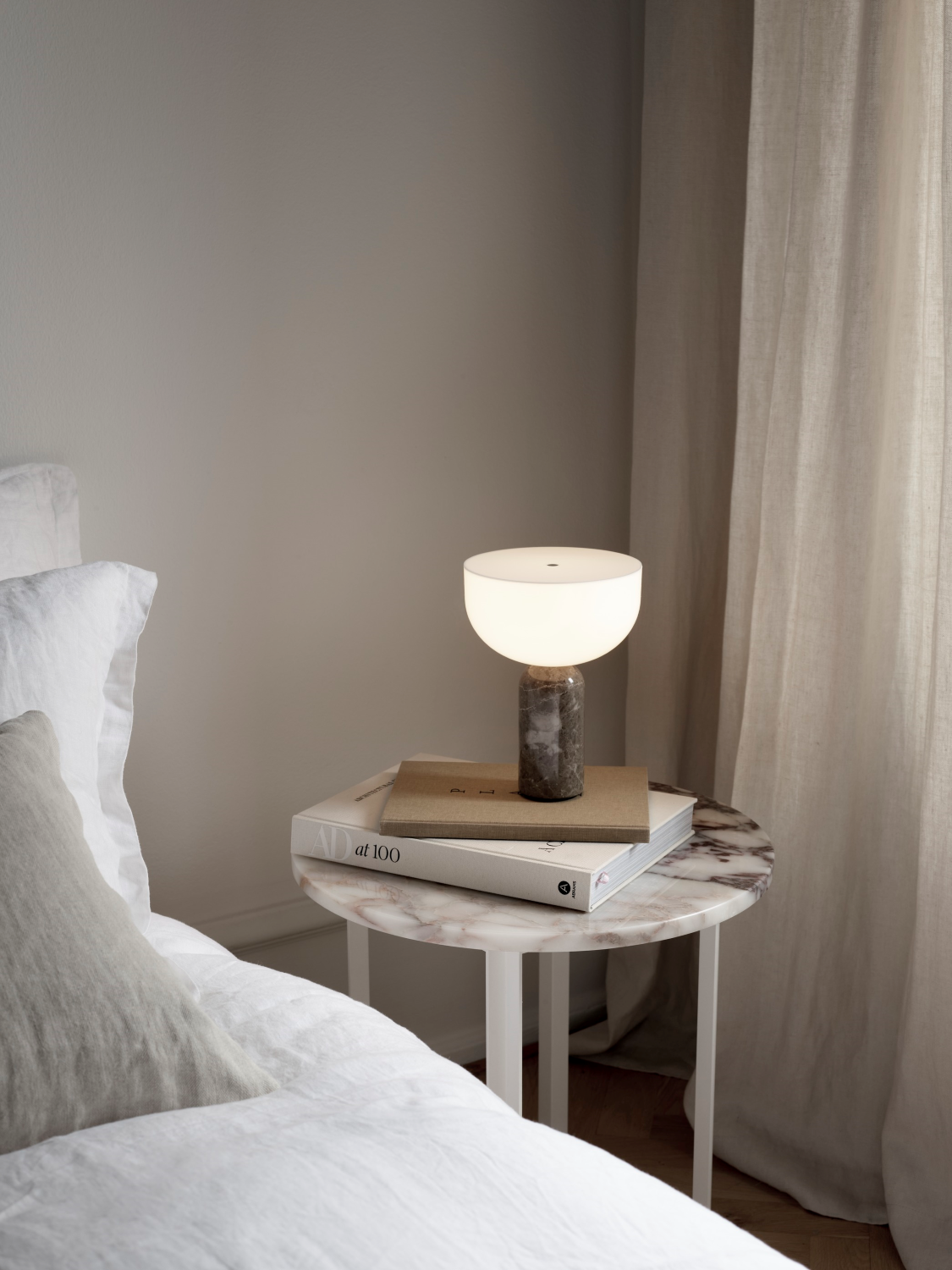New Works Kizu Genopladelig Bordlampe - Gris Du Marais Marmor