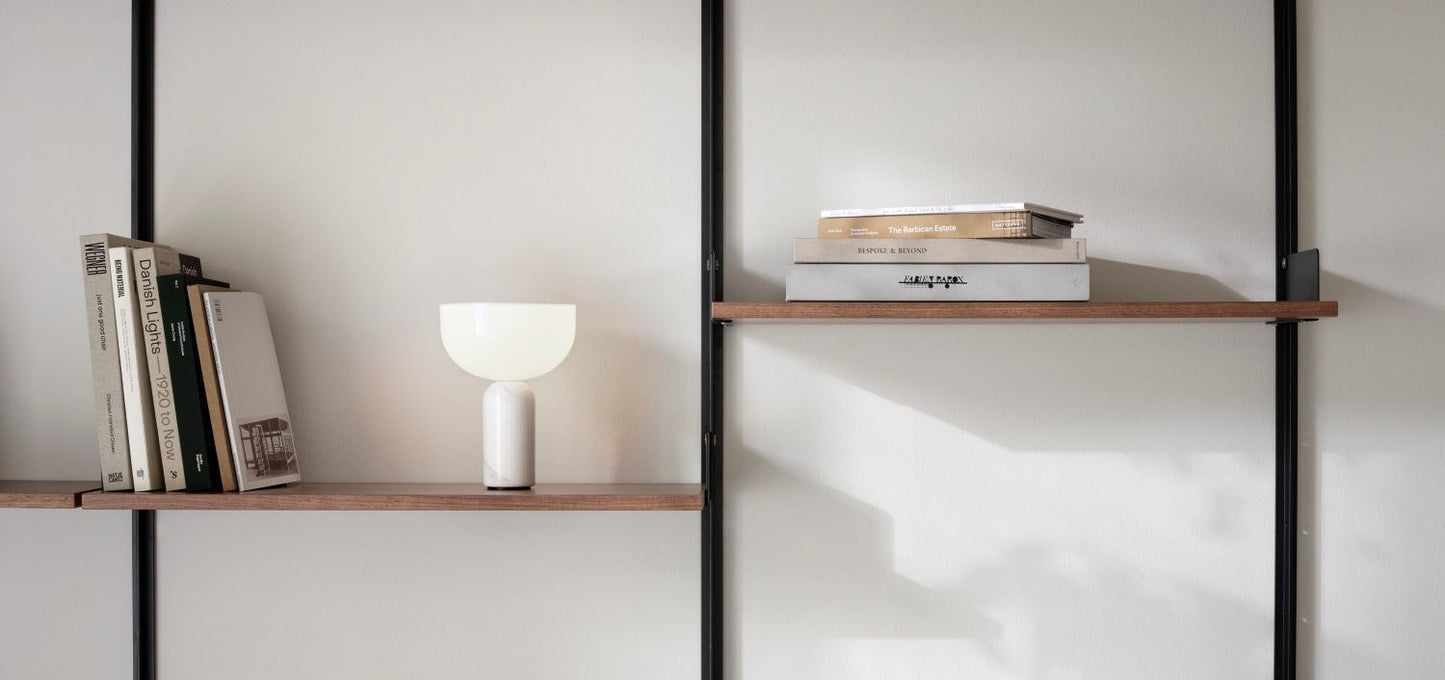 New Works Kizu Genopladelig Bordlampe - Hvid Marmor