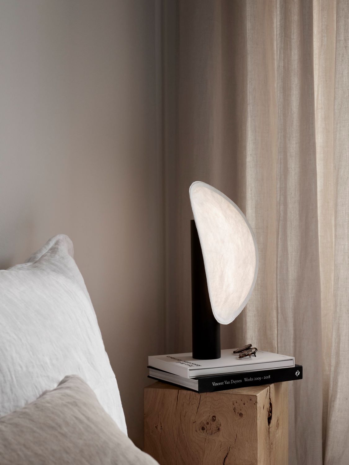 New Works Tense Genopladelig Bordlampe - Sort