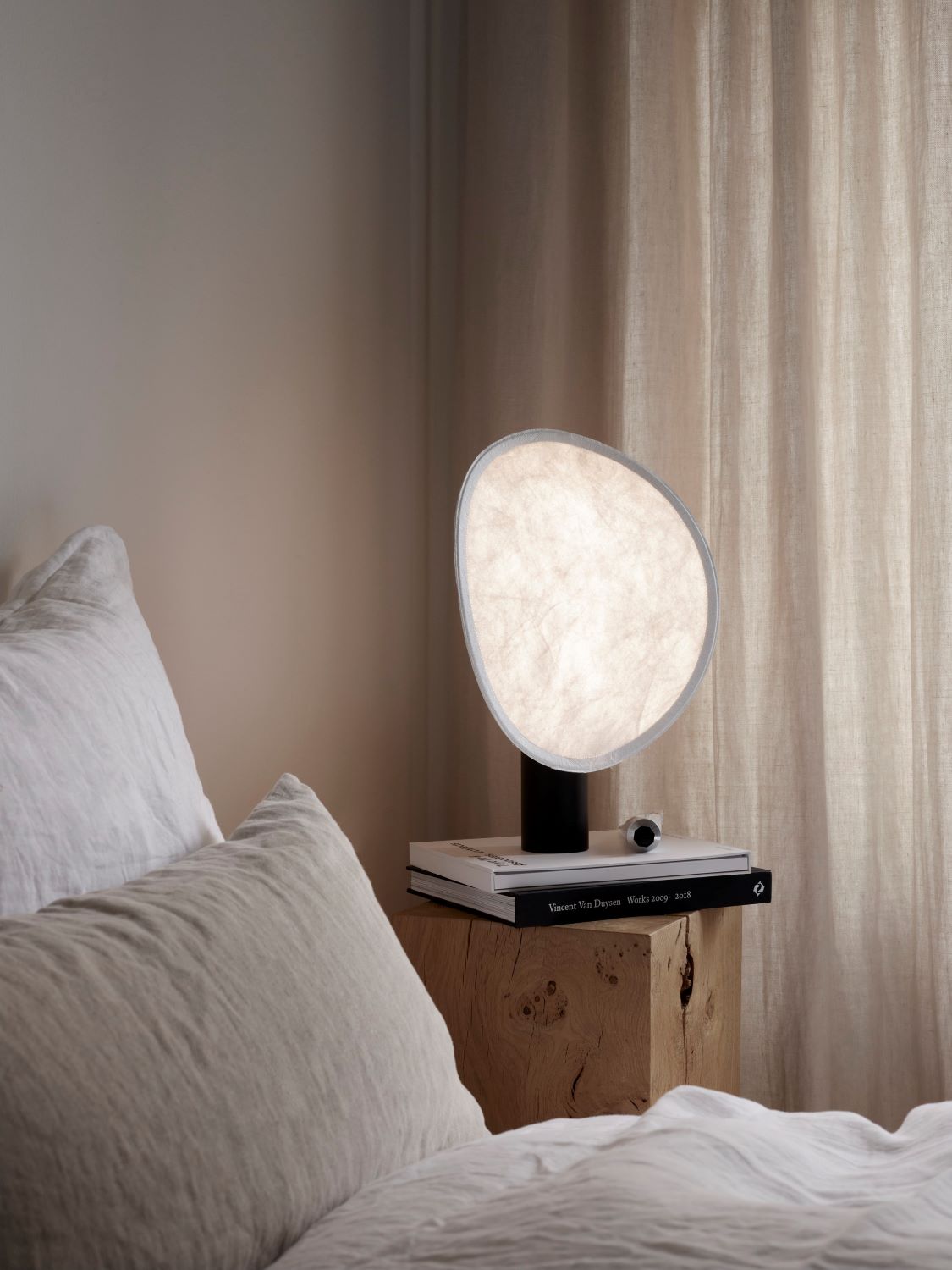 New Works Tense Genopladelig Bordlampe - Sort