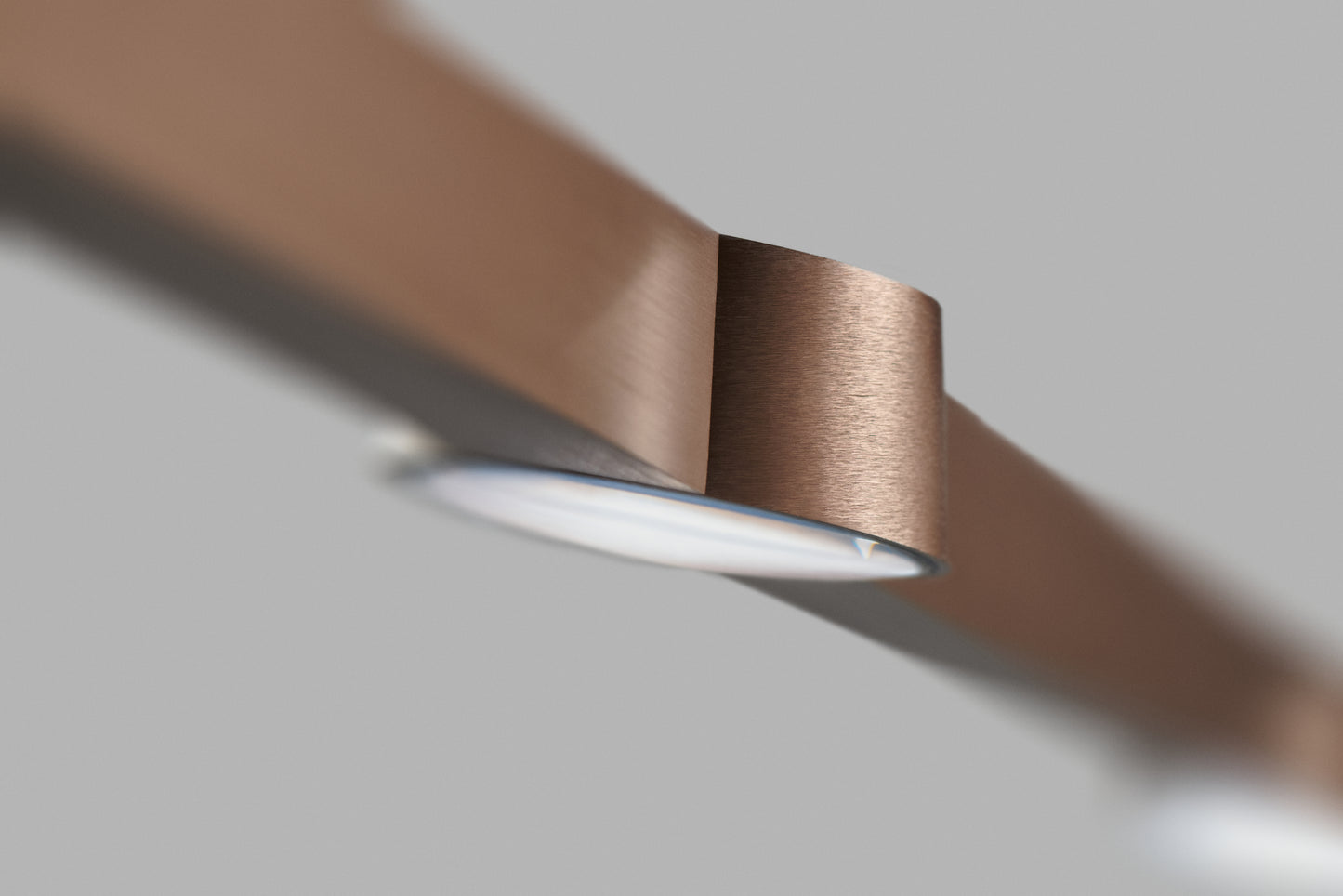 Ljuspunkt - Optisk LED Linjär Pendel L1000 - Rose Gold