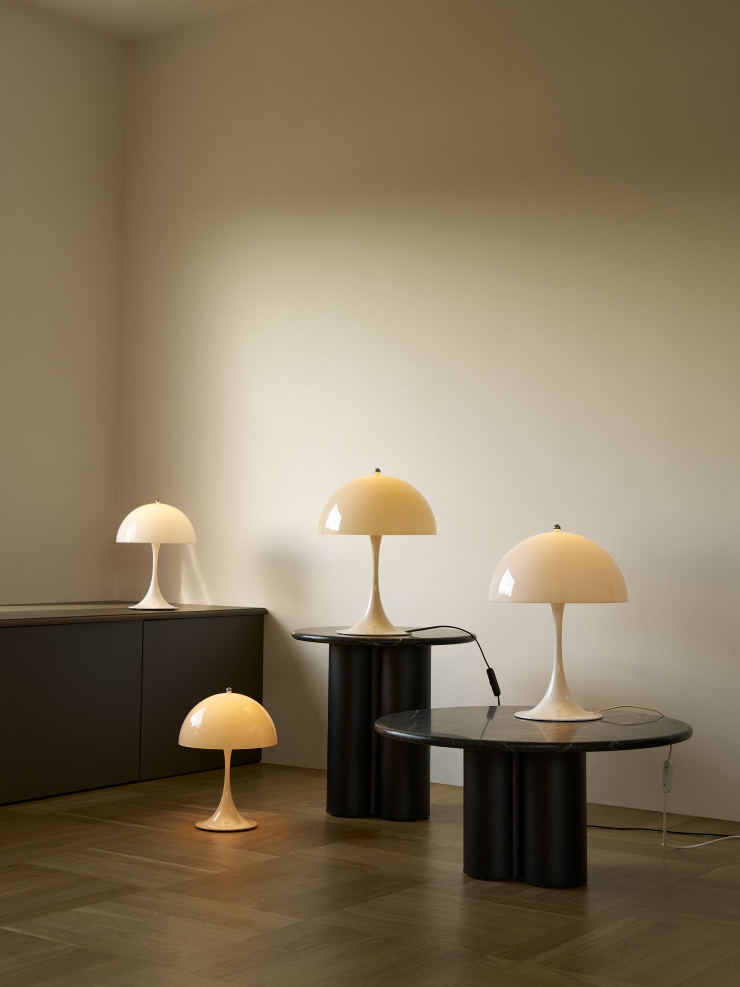 Louis Poulsen Panthella 250 Portable bordlampe - Chrome Opal Beige