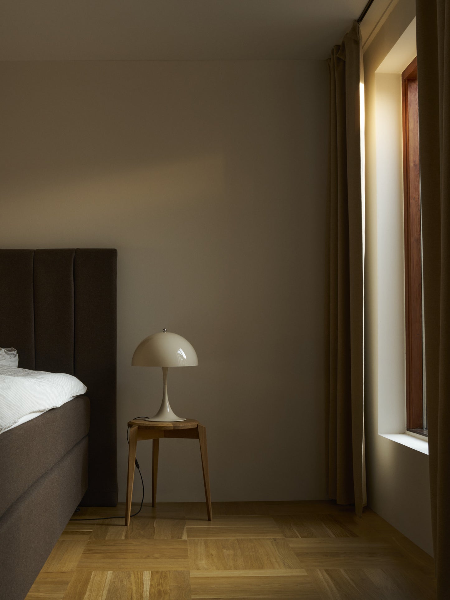 Louis Poulsen - Panthella 320 Bordlampe - Opal beige