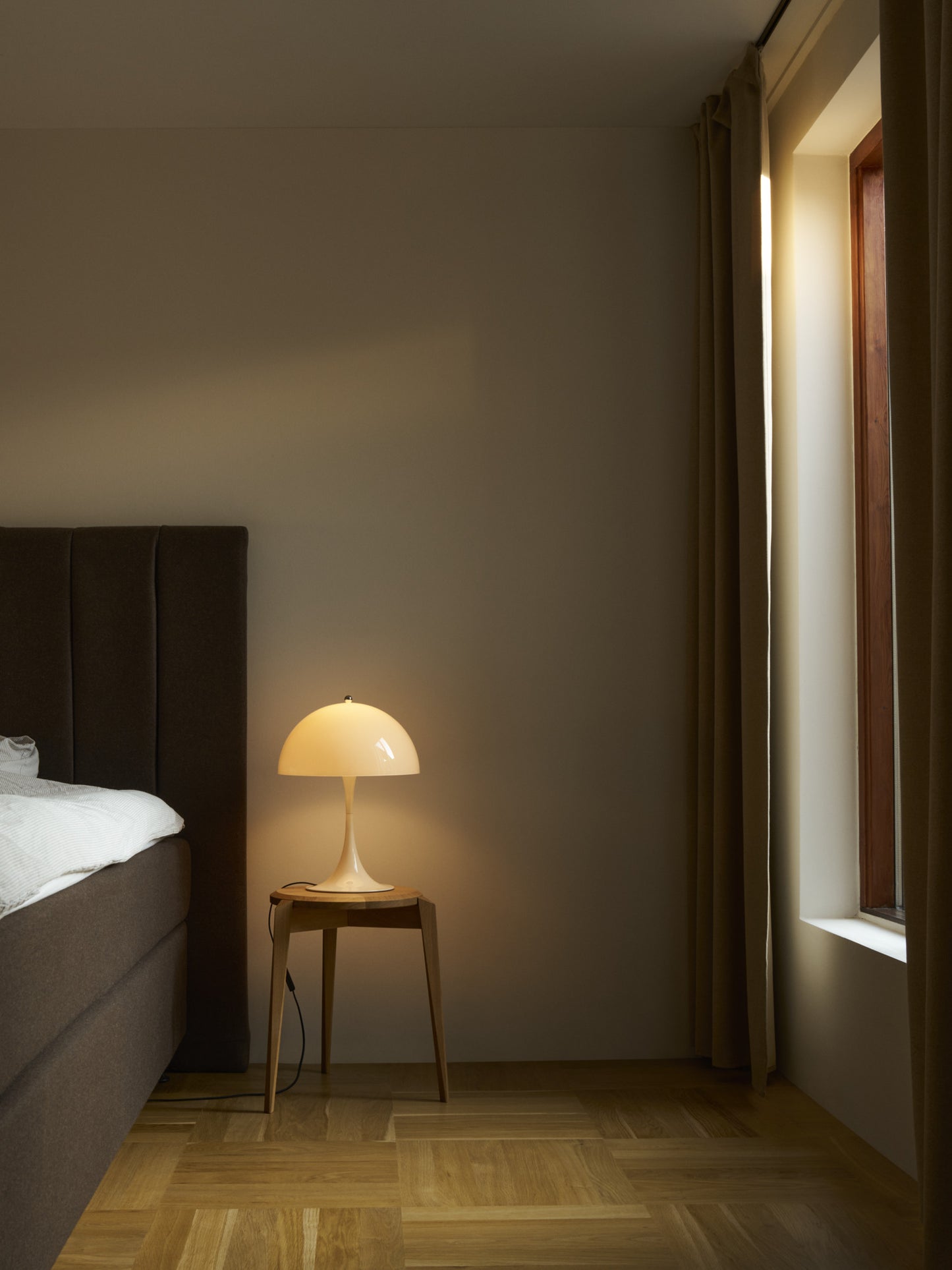 Louis Poulsen - Panthella 320 Bordlampe - Opal beige