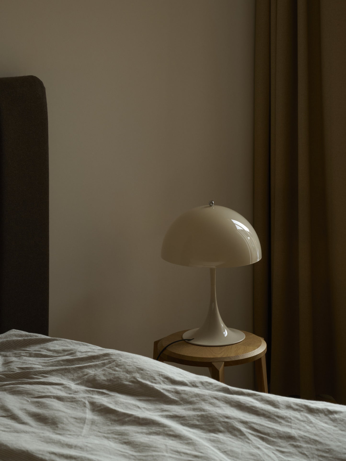 Louis Poulsen - Panthella 320 Bordlampe - Opal beige