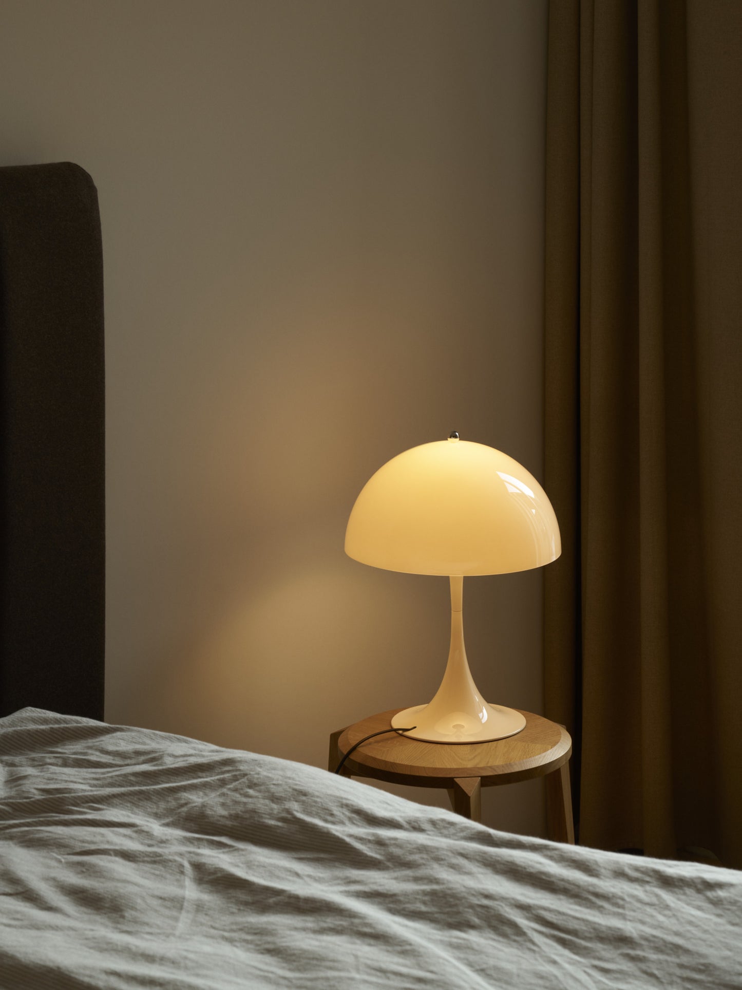 Louis Poulsen - Panthella 320 Bordlampe - Opal beige