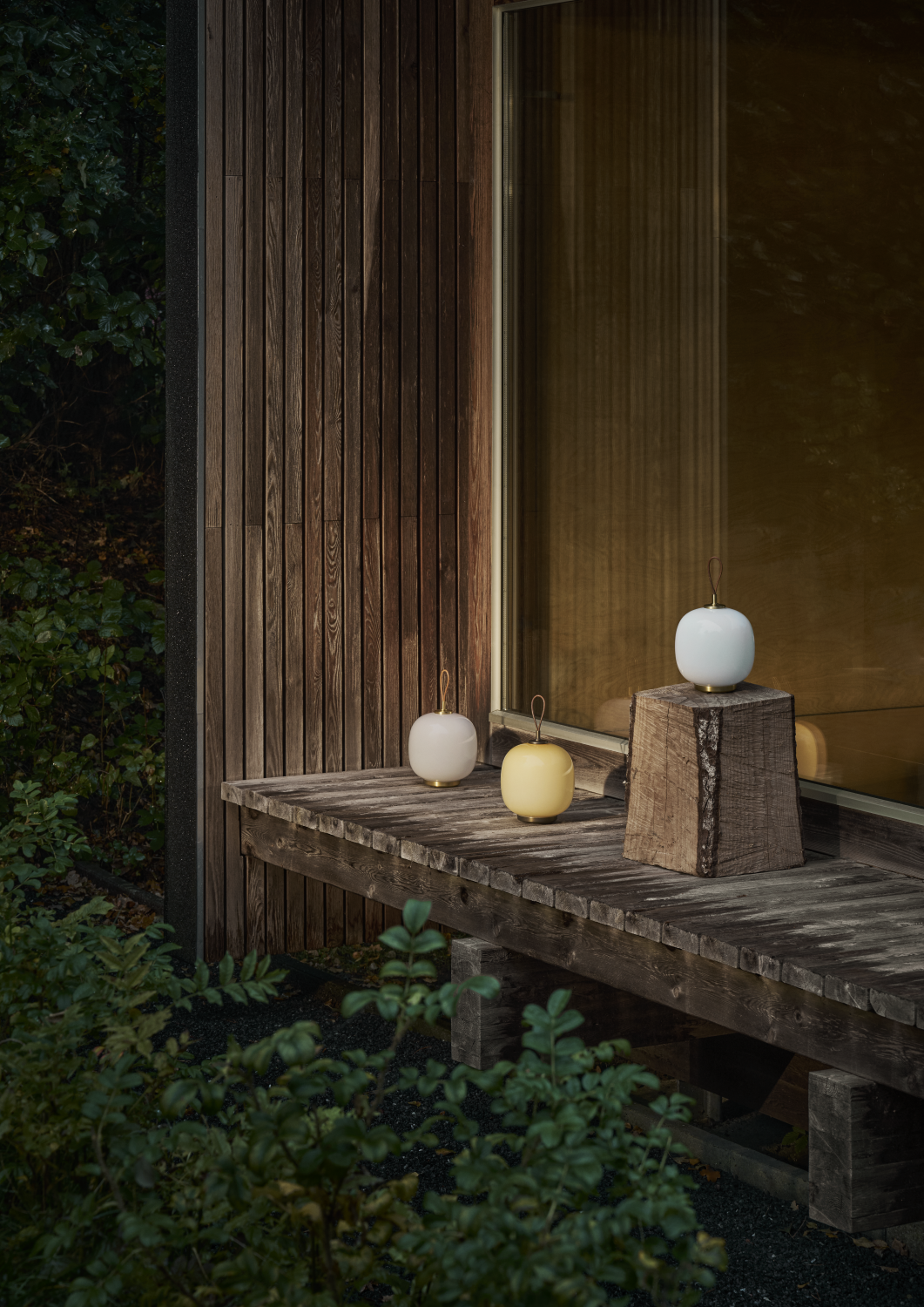 Louis Poulsen VL 45 Radiohus Genopladelig Bordlampe Messing/Rosa Glas