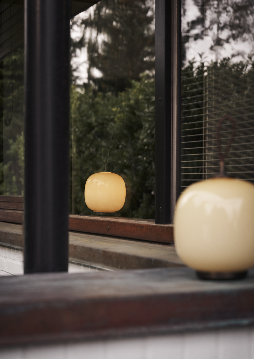 Louis Poulsen VL 45 Radiohus Genopladelig Bordlampe Messing/Gul Glas