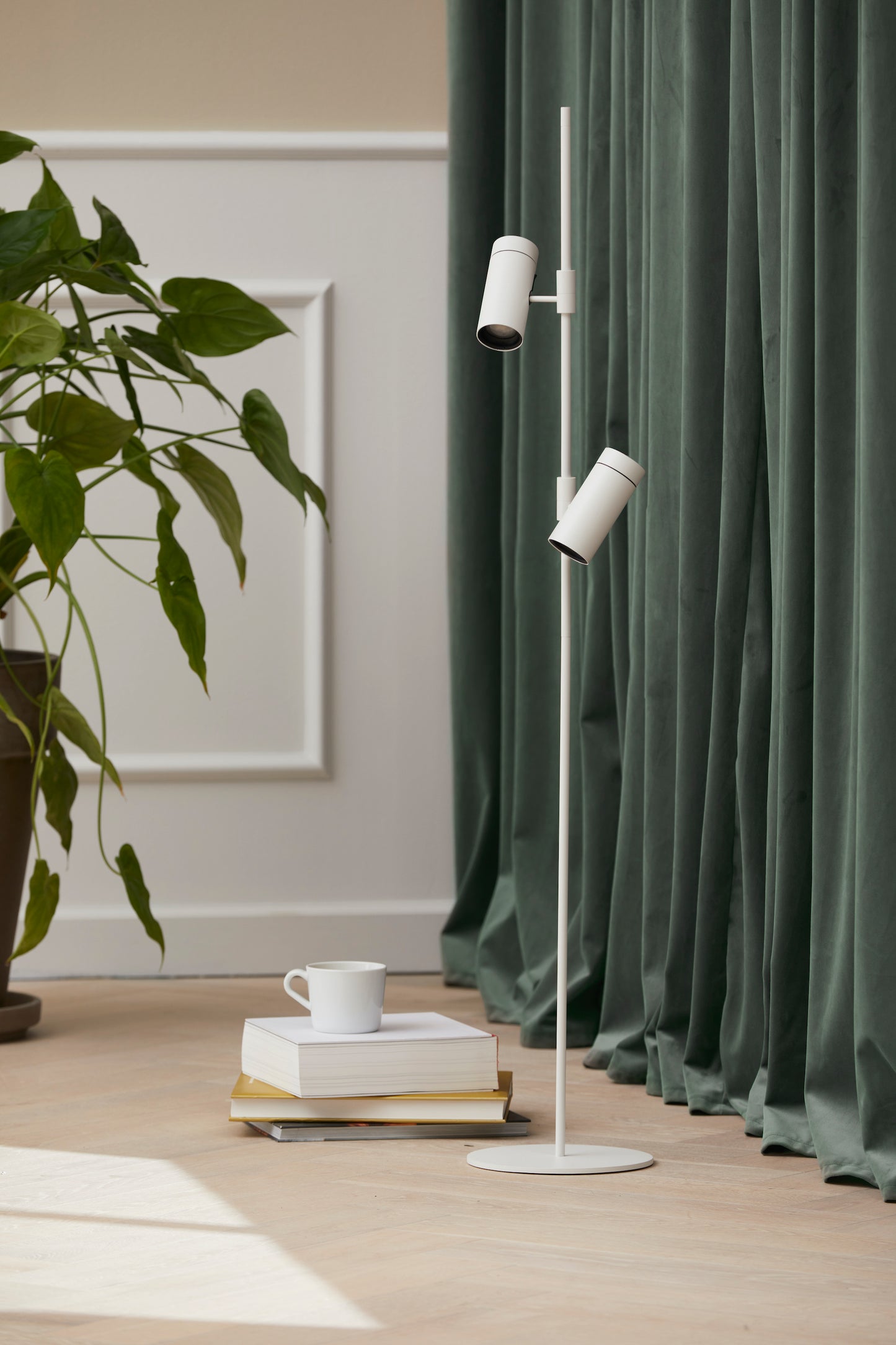 LOOM Design - SIA BASE dubbel golvlampa - vit