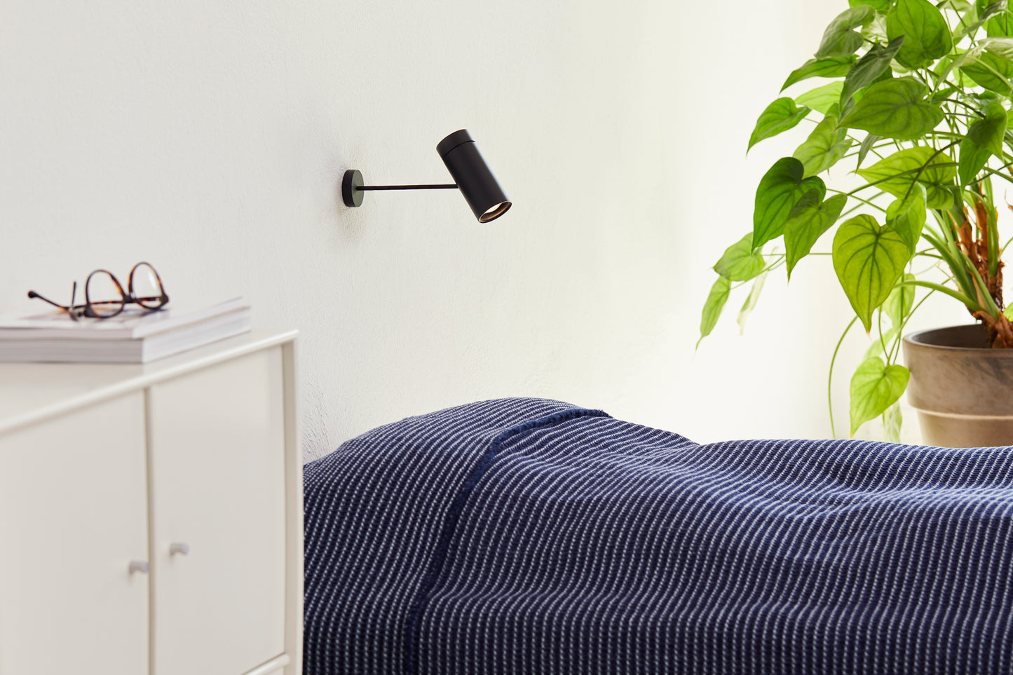 LOOM Design - SIA BASE vägg/tak - Vit