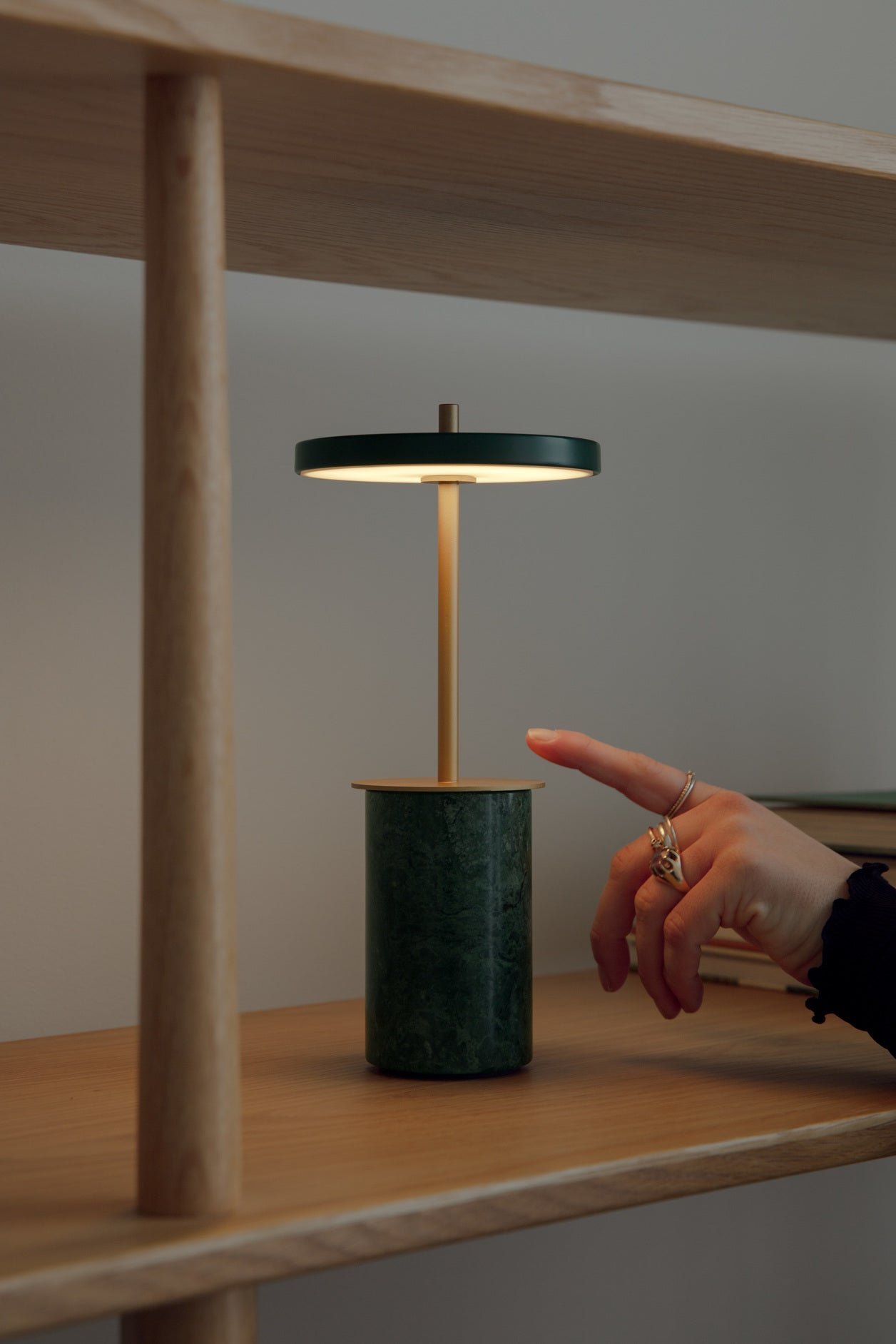 Umage Asteria Move Mini  - Portable bordlampe - Grøn marmor