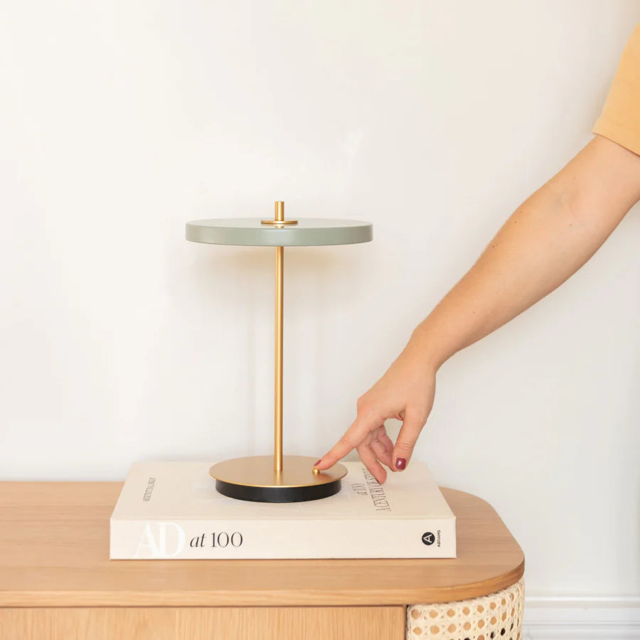 olivengrøn bordlampe umage