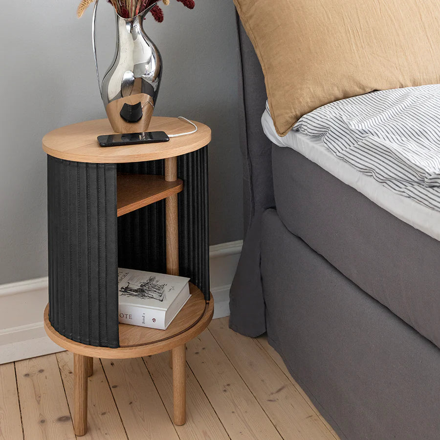Umage sidebord med en masse muligheder