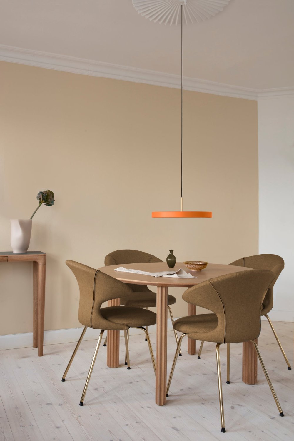 Orange pendel umage asteria