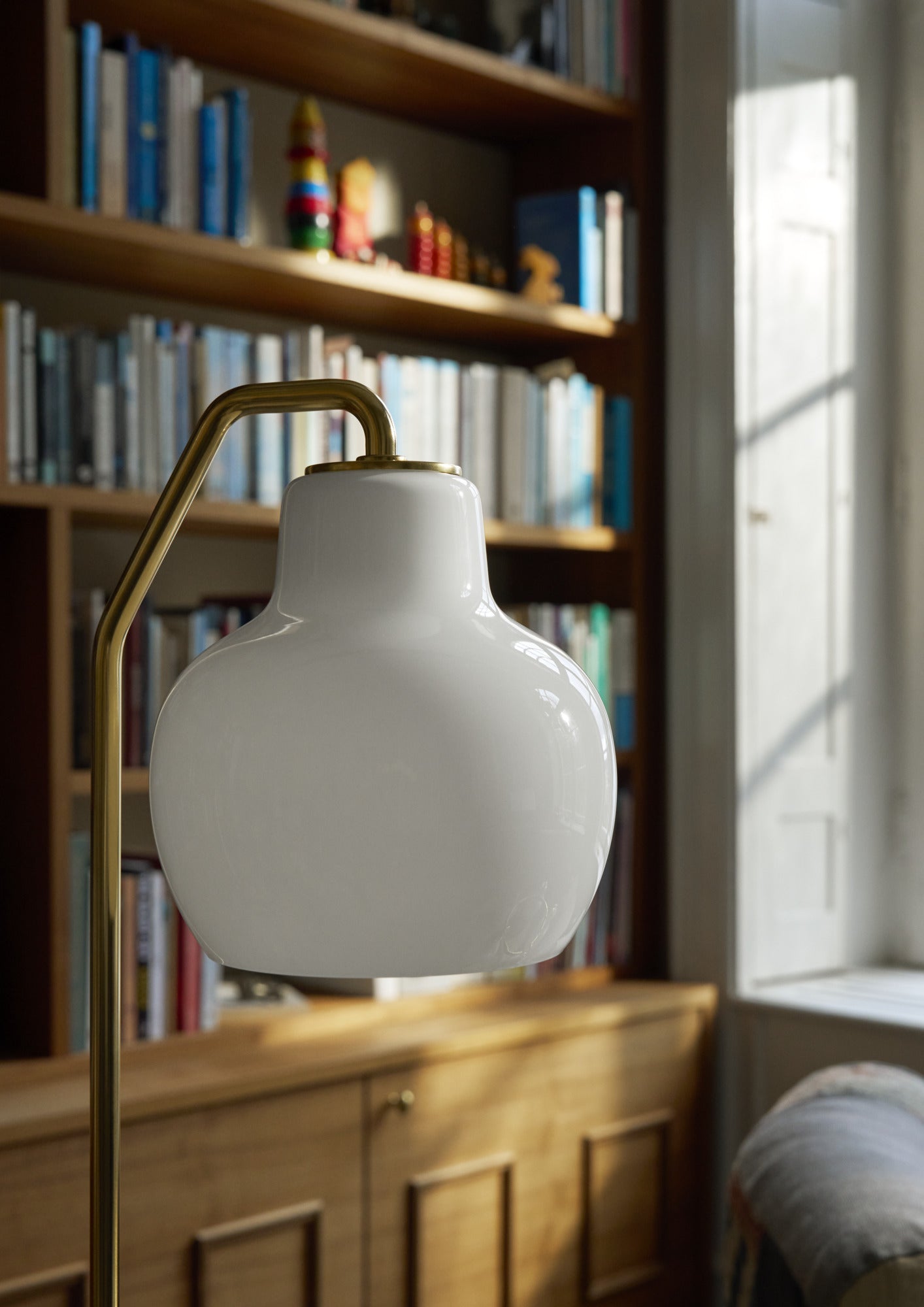 Louis Poulsen - VL Ring Crown Gulvlampe – Brass / Opal Glass