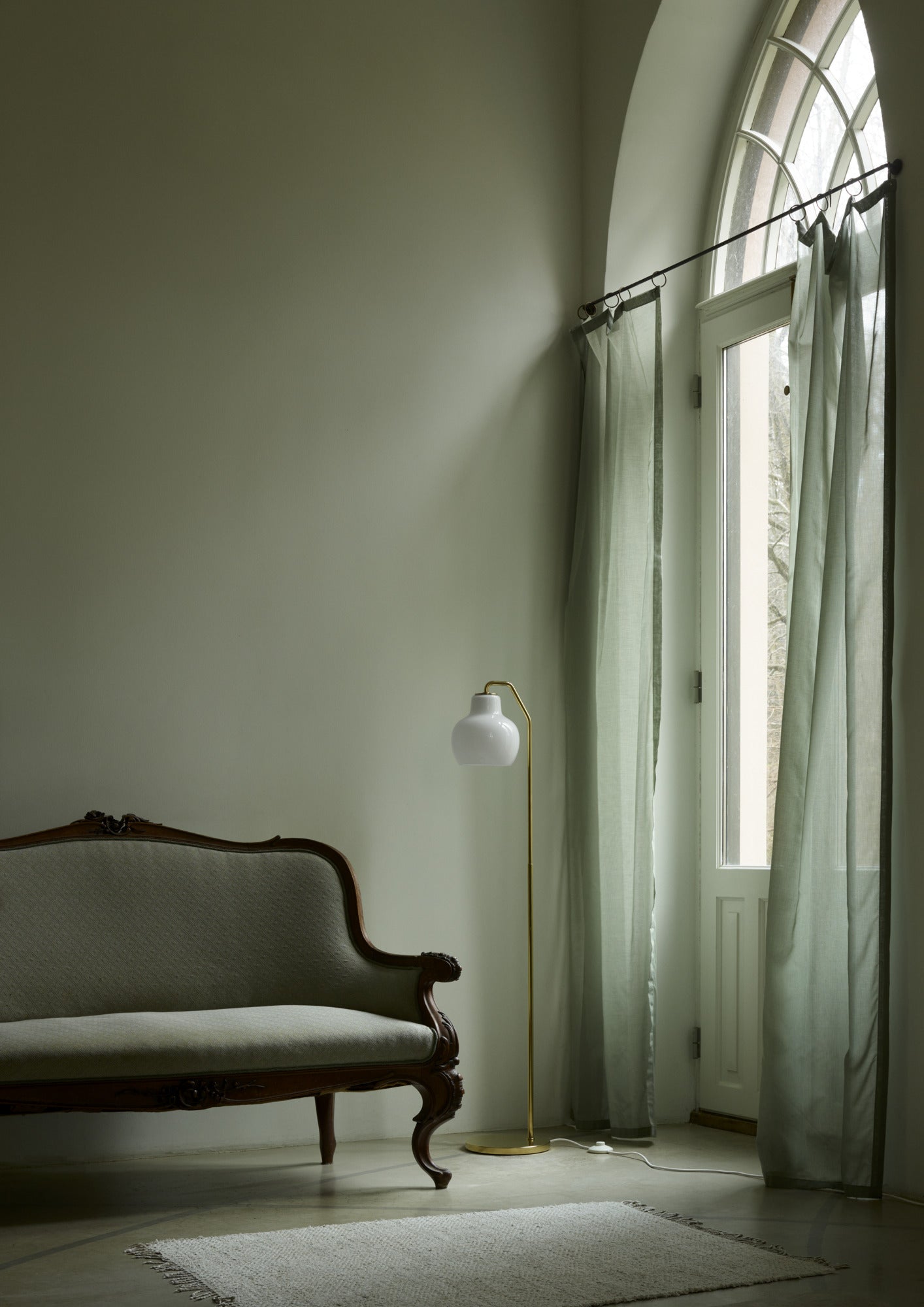 Louis Poulsen - VL Ring Crown Gulvlampe – Brass / Opal Glass