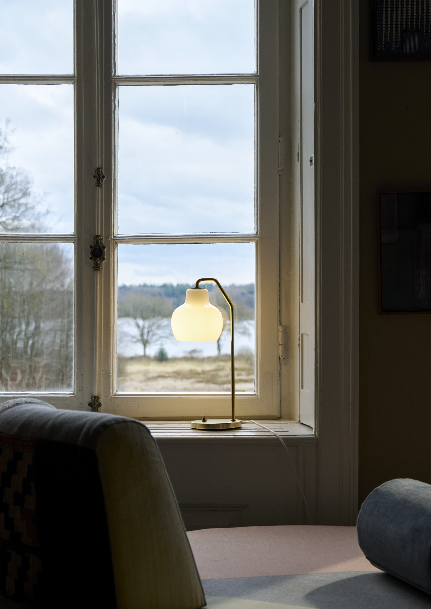 Louis Poulsen - VL Ringkrone Bordlampe – Brass / Opal Glass Ø150