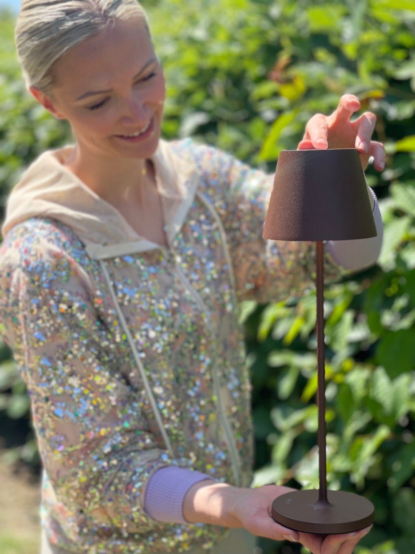 Trine med Calida corten fra Lampeexperten