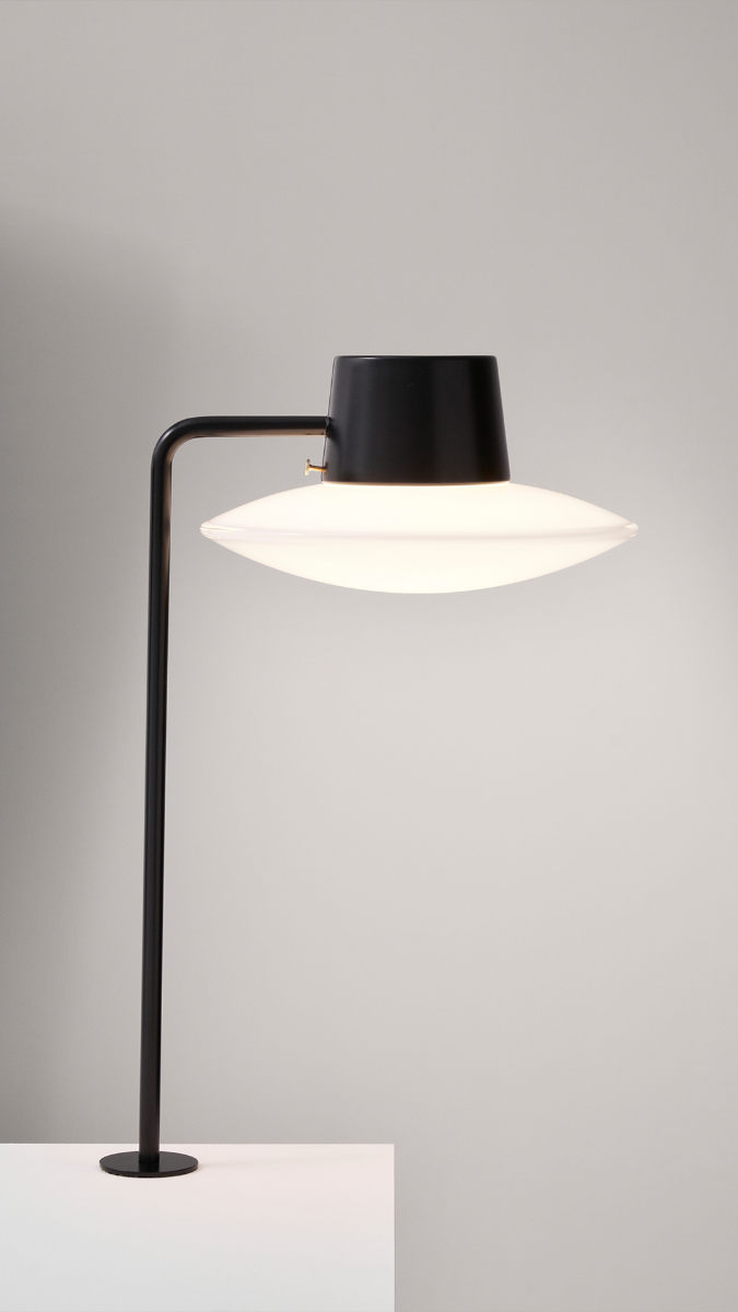 Louis Poulsen AJ Oxford bordlampe - HØJ M/PIND - Opal glas