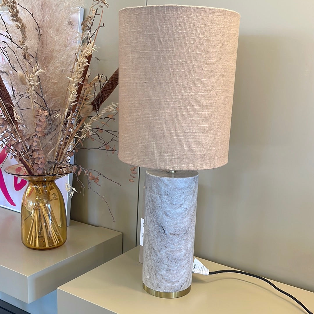 Cozy Living - Ella Marmor bordlampe beige med skærm i Taupe