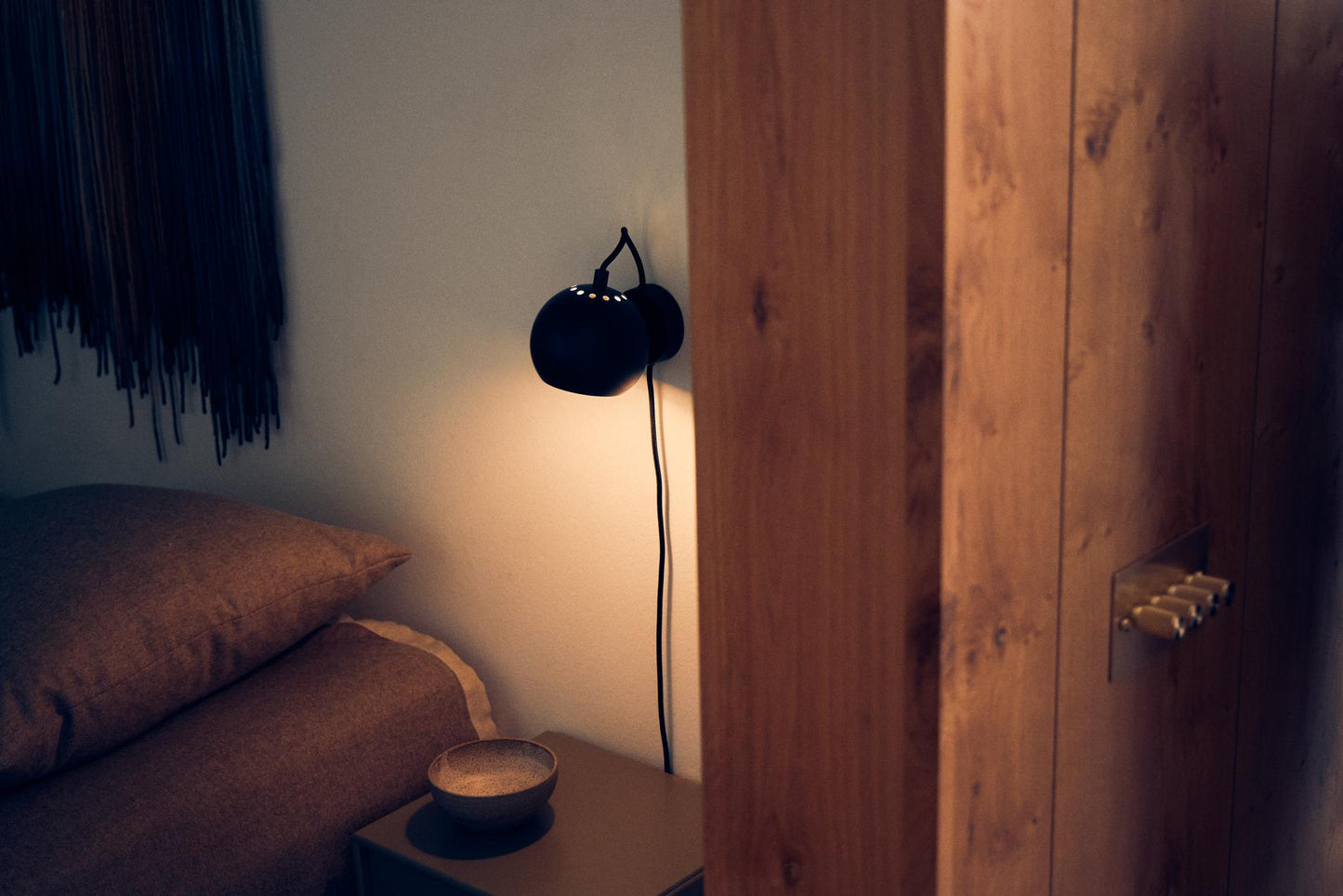 FRANDSEN Ball Væglampe Mat Sort