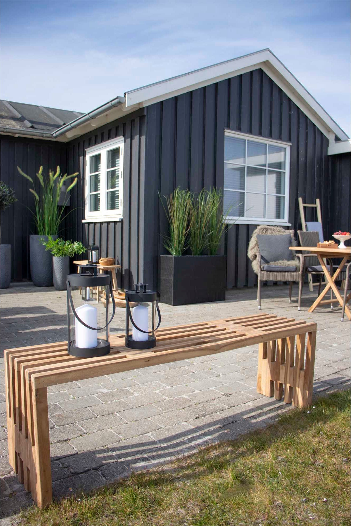 Naturlig teakbænk med unikt udtryk