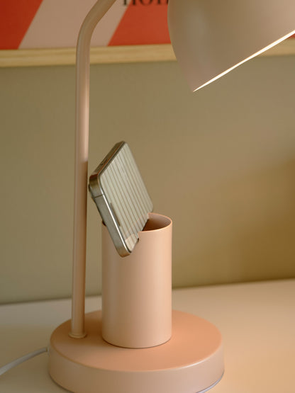 Skrivebordslampe med holder til mobilen