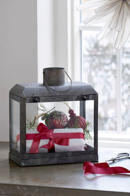 Lanterne pyntet med julefyld
