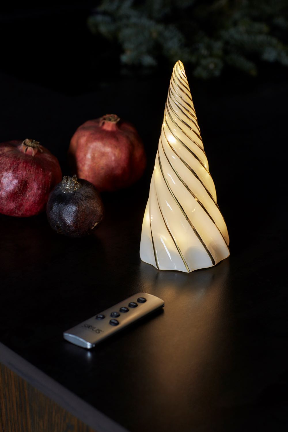 Sirius Vilma træ Ø9,5x19cm - Hvid/guld