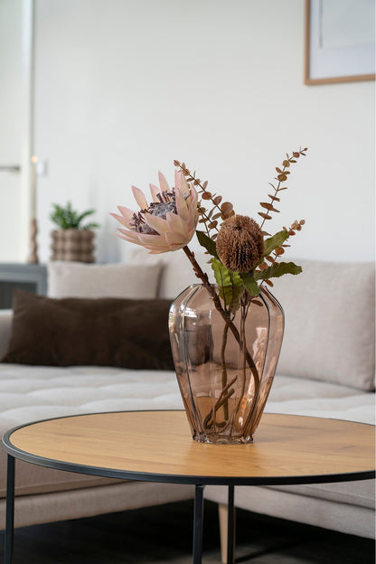 Stor brun vase til blomster og grene