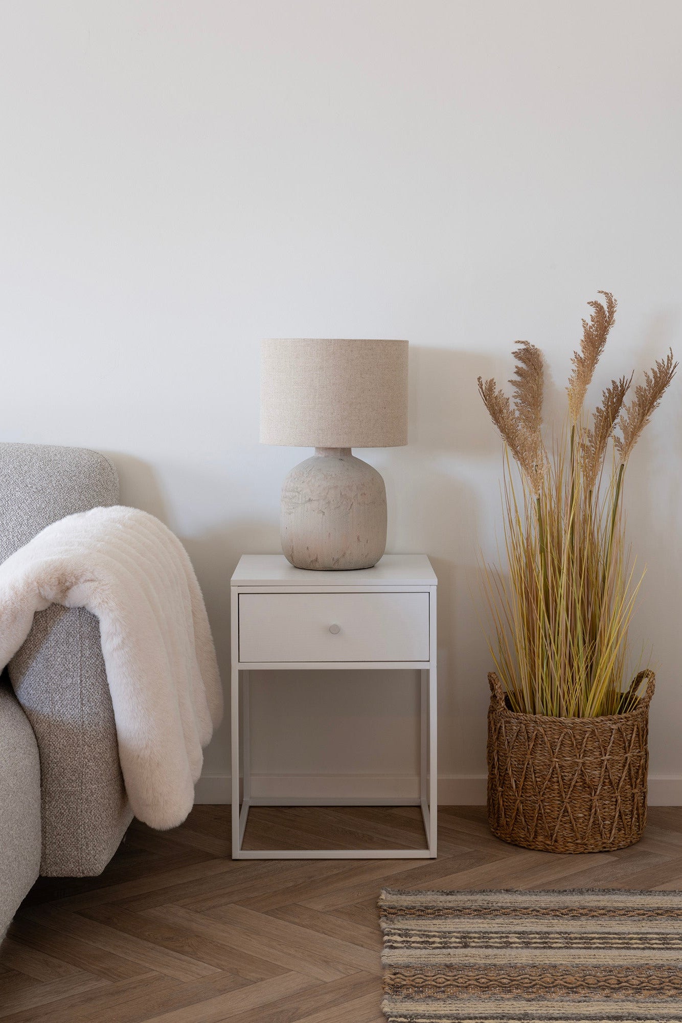 Smuk bordlampe ved sengen
