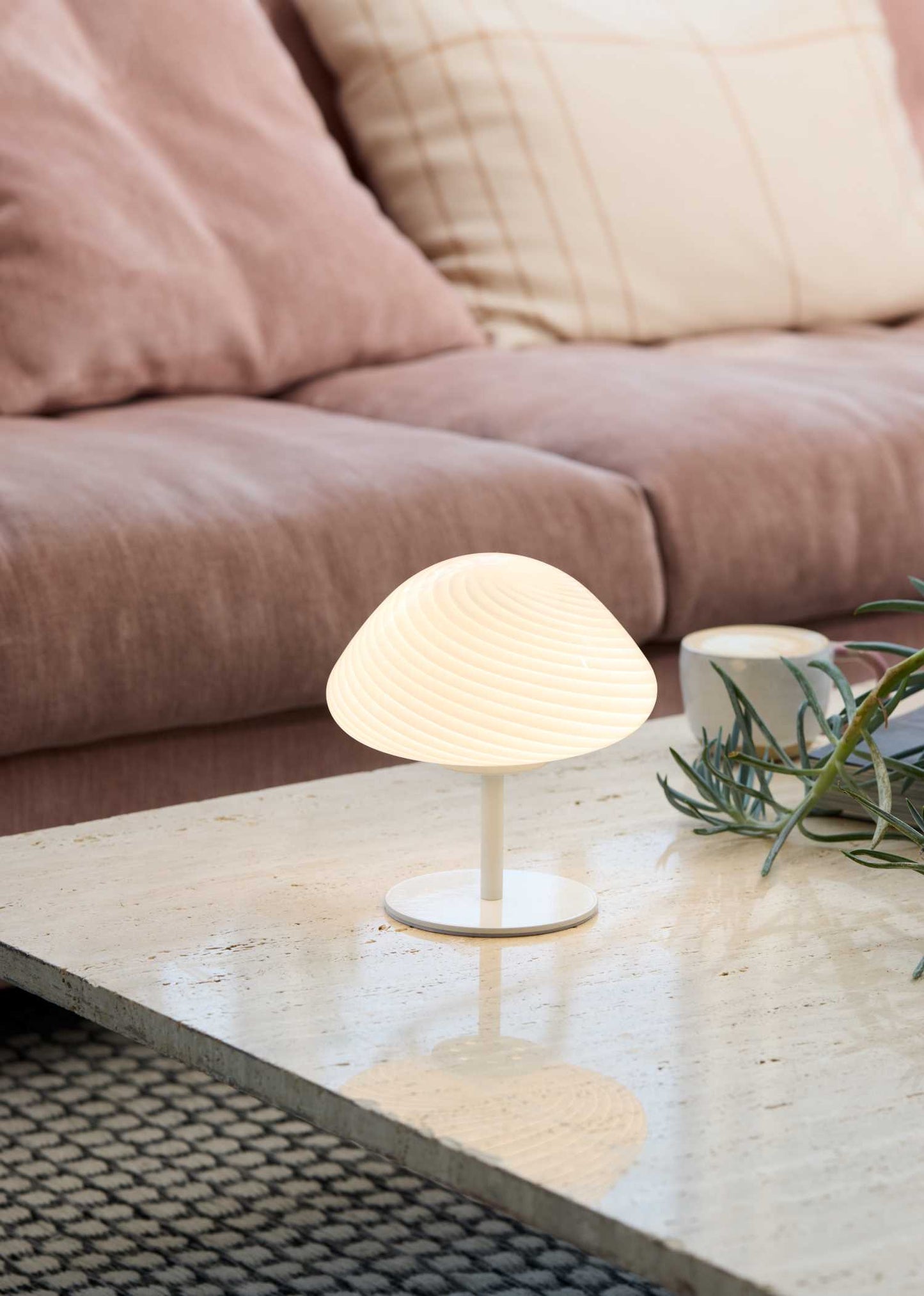 Halo Design Mini Mush bordlampe Opal