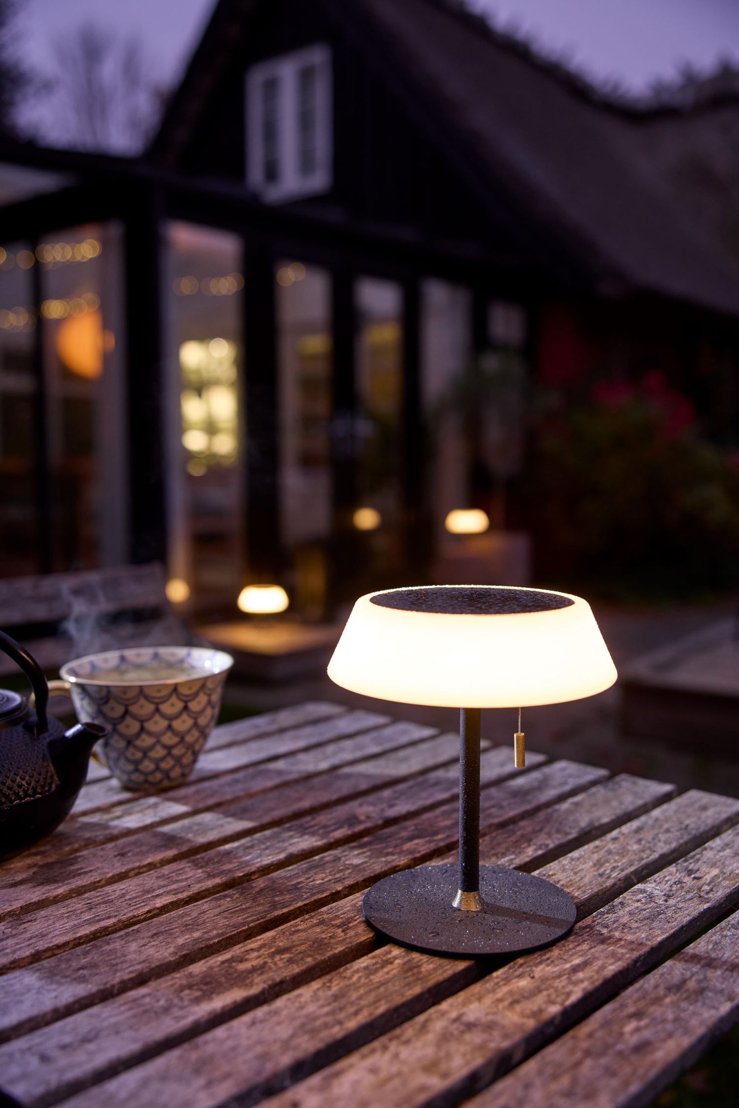 Halo Design Solar Portable Table Lamp - Sort