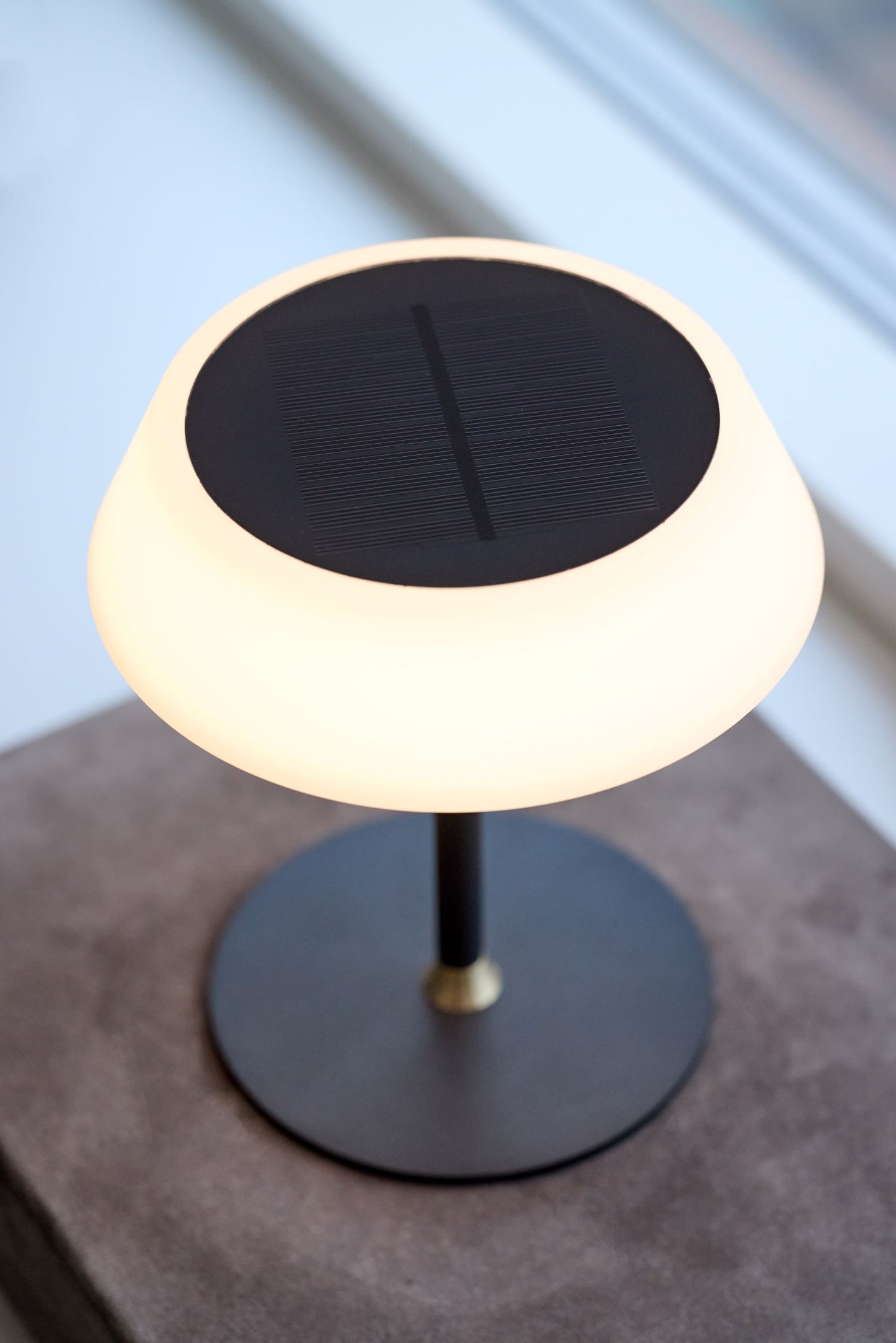 Halo Design Solar Portable Table Lamp - Sort